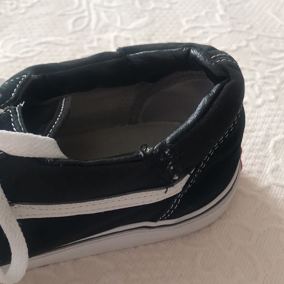 Vans - Picture 5 of 7